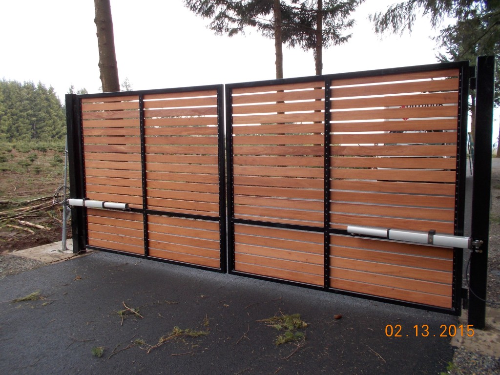 Commercial Fencing - Gates - Railing | Outdoor Fence